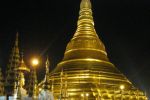 Věřte nebo ne - fakt je to celý pozlacený / Believe or not - the gold on pagoda is real